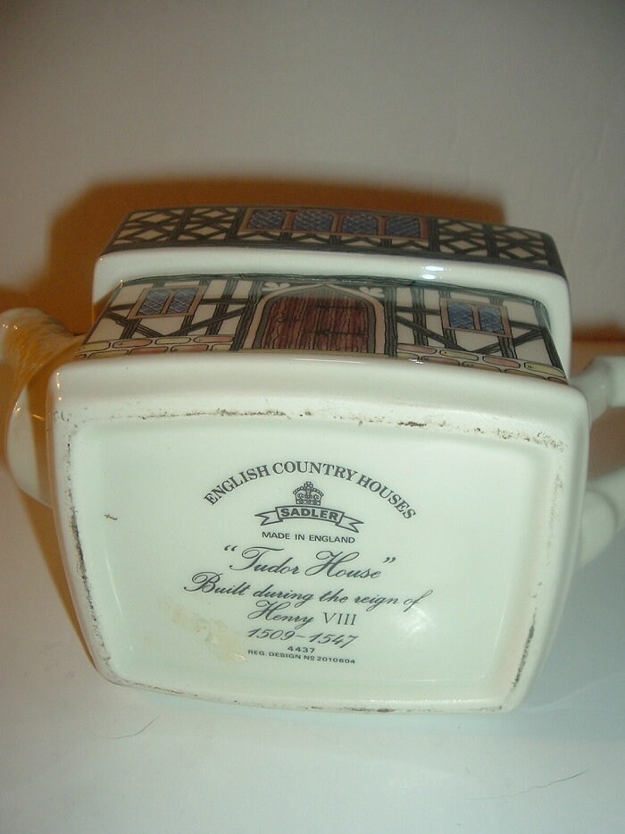 Sadler English Country Houses Tudor House Teapot