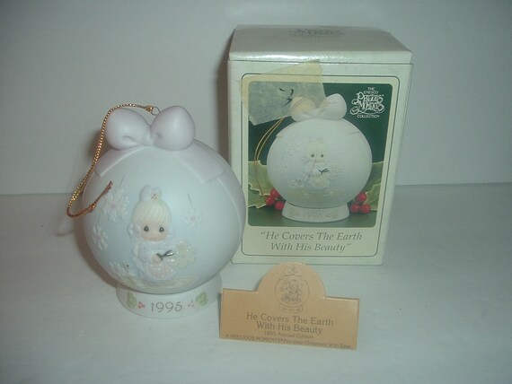 Enesco Precious Moments He Covers the Earth with His Beauty Round Ornament in box 1995