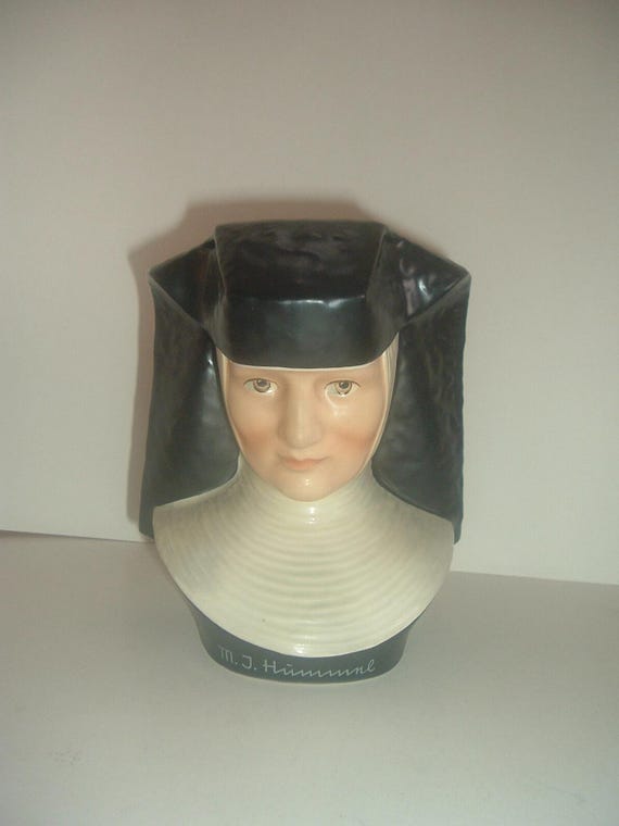 Goebel Sister Berta M.J. Hummel Bust Collectors Club Figurine