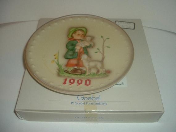 1990 Hummel Annual Plate Boy with Sheep Lambs with box