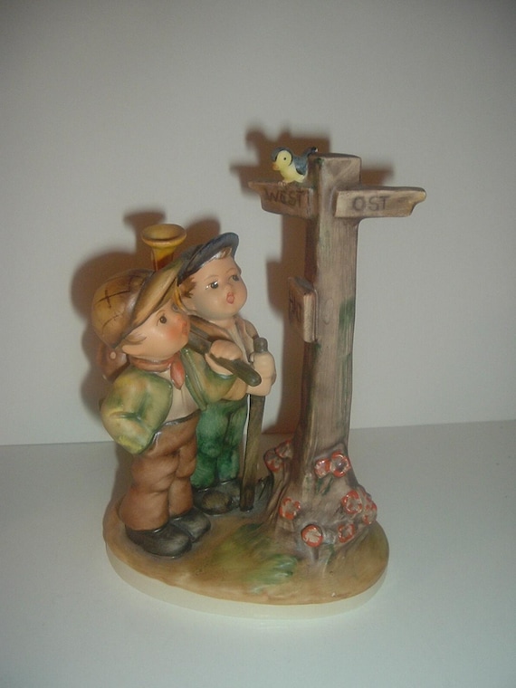 Hummel HUM 331 Crossroads 2 Boys Figurine TMK6
