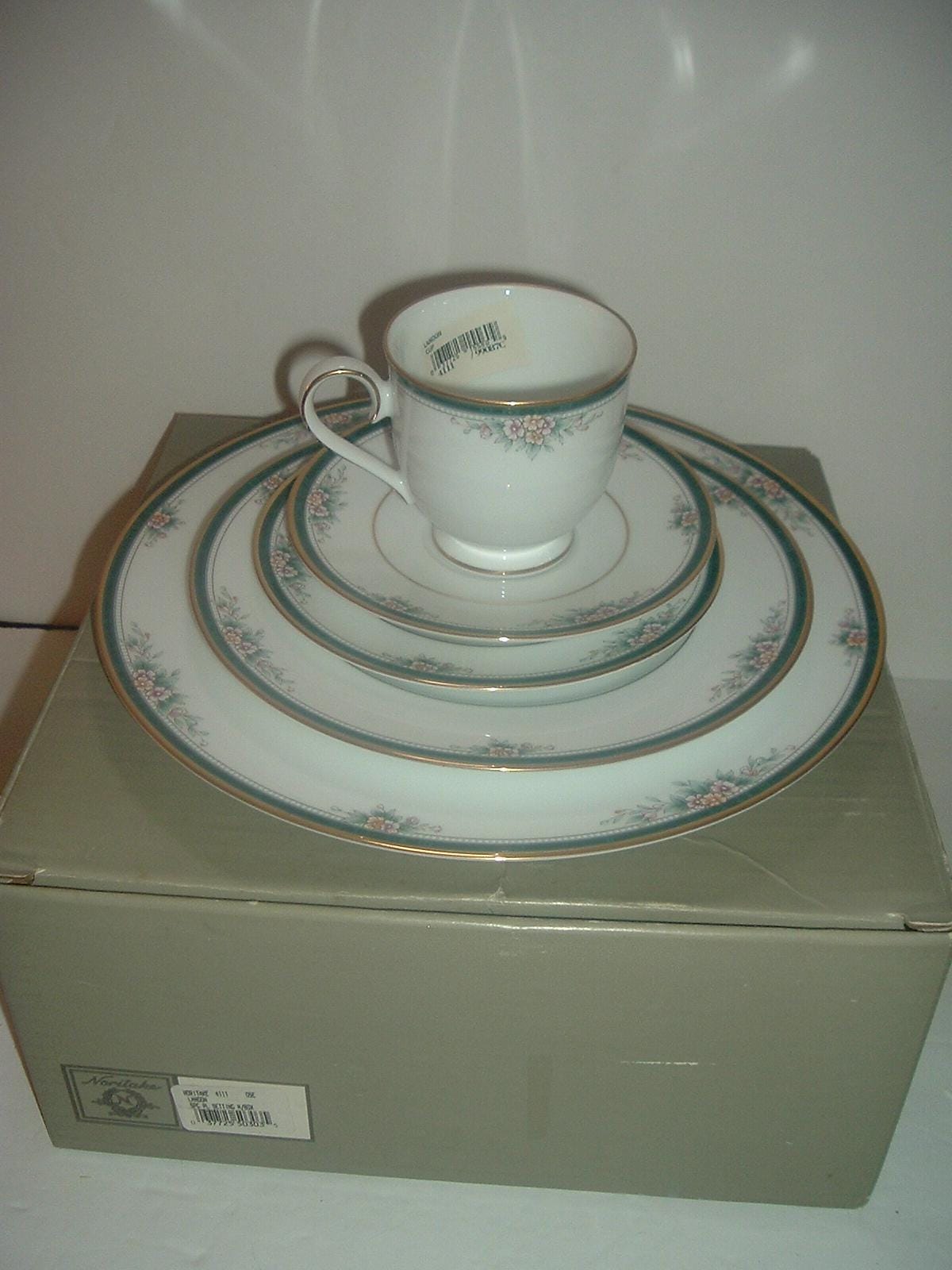 Noritake Landon 5 Piece Placesetting Plates Cup Saucer in box Noritake Landon 5 Piece Placesetting Plates Cup Saucer in box