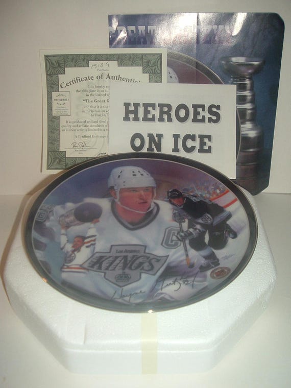 The Great Gretzky 1st Issue Heroes on Ice Hockey Plate