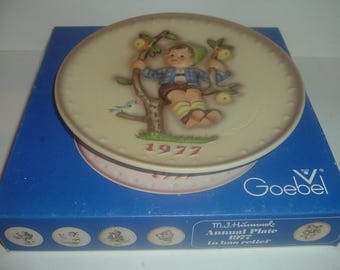 1977 Hummel Annual Plate Apple Tree Boy