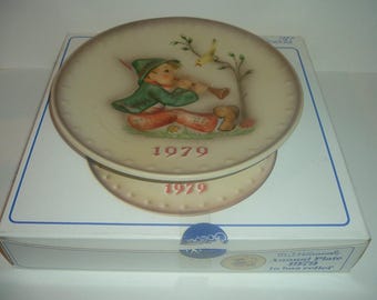 1979 Hummel Annual Plate Boy with Horn and Bird