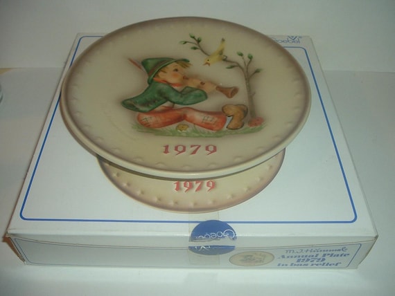 1979 Hummel Annual Plate Boy with Horn and Bird