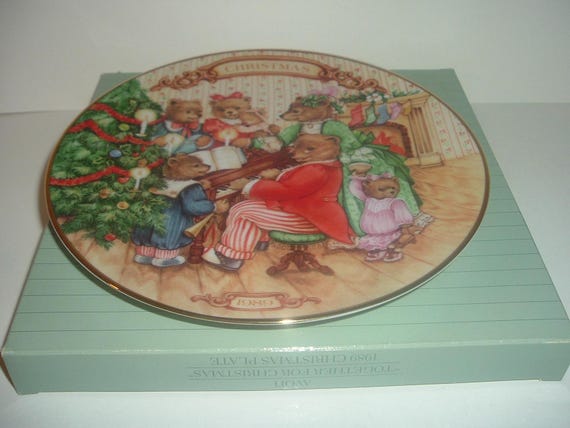 1989  Avon Collectibles Together for Christmas bears Plate with box