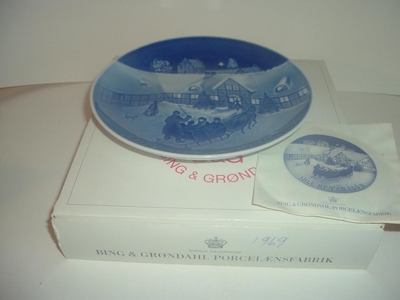 Bing & Grondahl 1969 Arrival of Christmas Guests Plate with box