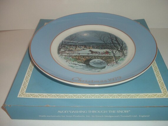 1979 Avon Collectibles Dashing Through The Snow Christmas Plate with box