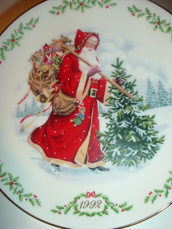 1992 Lenox Annual International Santa Claus Plate