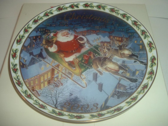 2003 Avon Collectibles Coming To Town Santa in Sleigh Plate with box