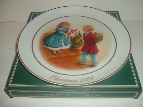1984 Avon Christmas Celebrating The Joy of Giving Plate with box