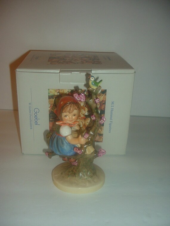Hummel HUM 141 Apple Tree Girl Figurine in Box
