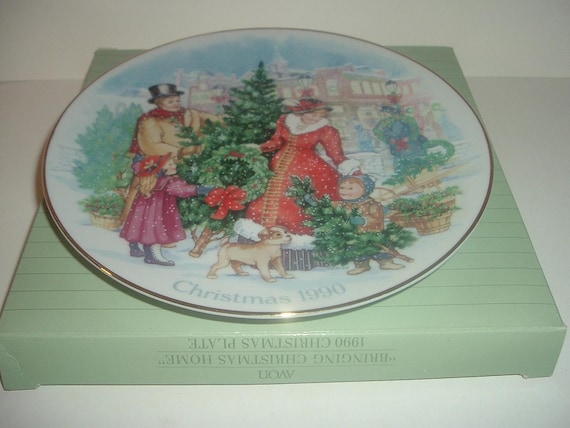 1990  Avon Collectibles Bringing Christmas Home Plate with box