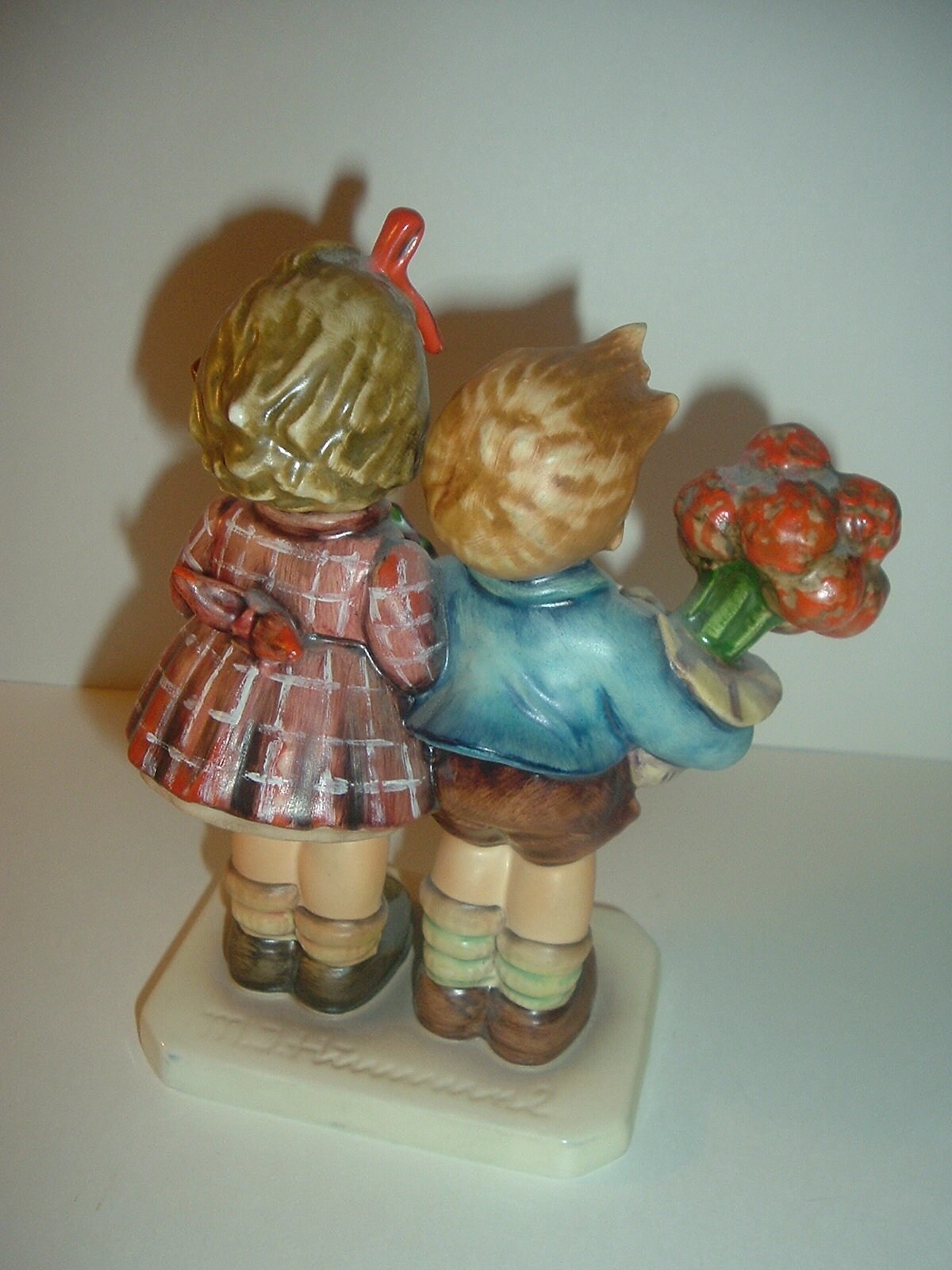Hummel HUM 1980 50 Years The Love Lives On Figurine Artist Skrobek signed