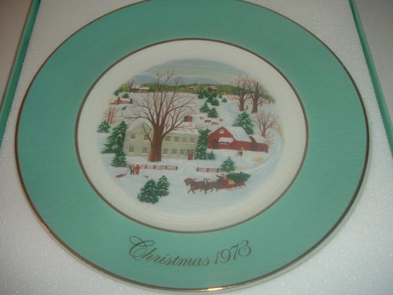 1973 Avon Collectibles First Edition Christmas on the Farm Plate with box