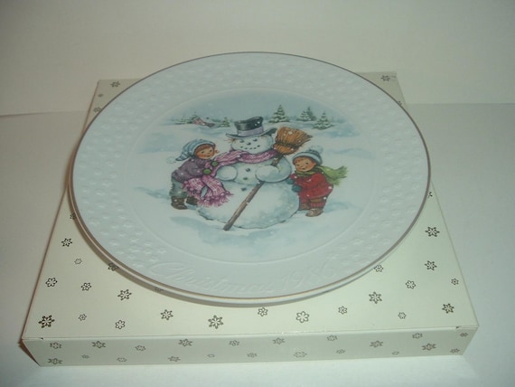 1986 Avon Collectibles A Childs Christmas Building Snowman White Matte Plate with box
