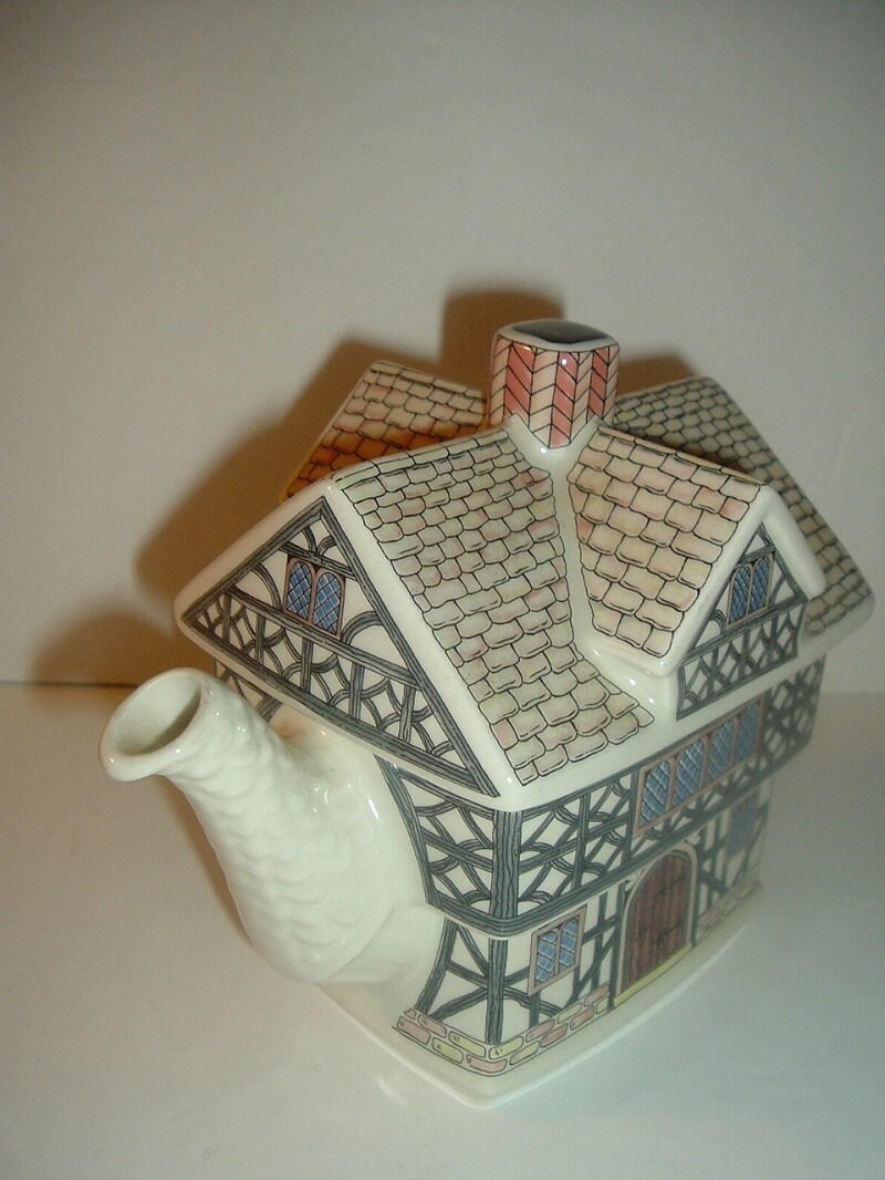 Sadler English Country Houses Tudor House Teapot