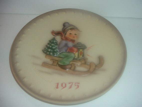 1975 Hummel Annual Plate Boy on Sled
