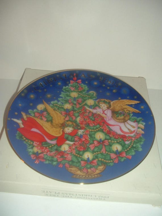 1995 Avon Collectibles Trimming The Tree Angels Plate with box