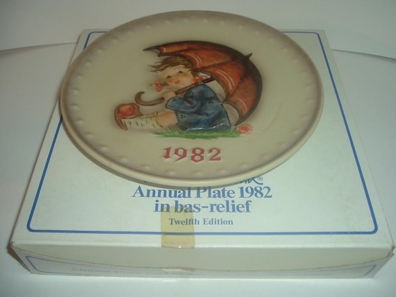 1982 Hummel Annual Plate Umbrella Girl with box