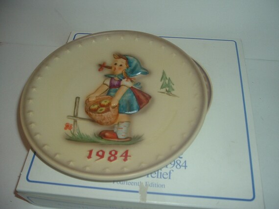 1984 Hummel Annual Plate Girl with Bushel Basket of Apples with box