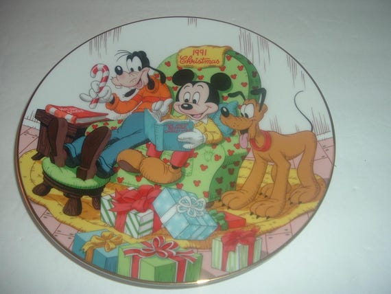 Disney Mickey Mouse Goofy Night Before Christmas Plate 1991