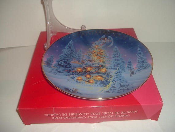 2005 Avon Collectibles Angel Lights Frank Riccio Christmas Plate with box