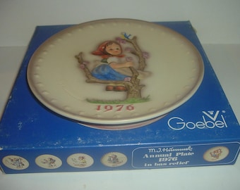 1976 Hummel Annual Plate Apple Tree Girl