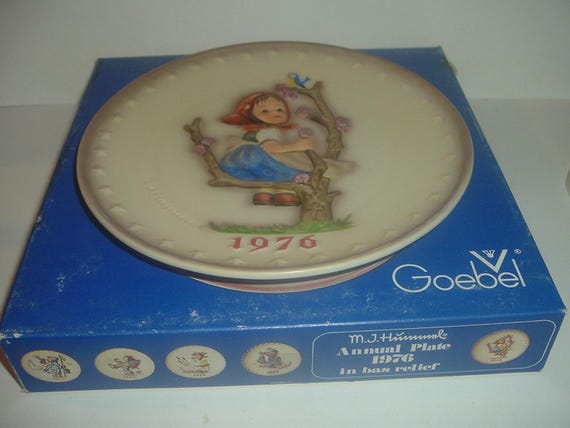 1976 Hummel Annual Plate Apple Tree Girl