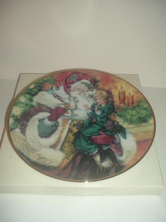 1994 Avon Collectibles The Wonder of Christmas Victorian Santa Plate with box