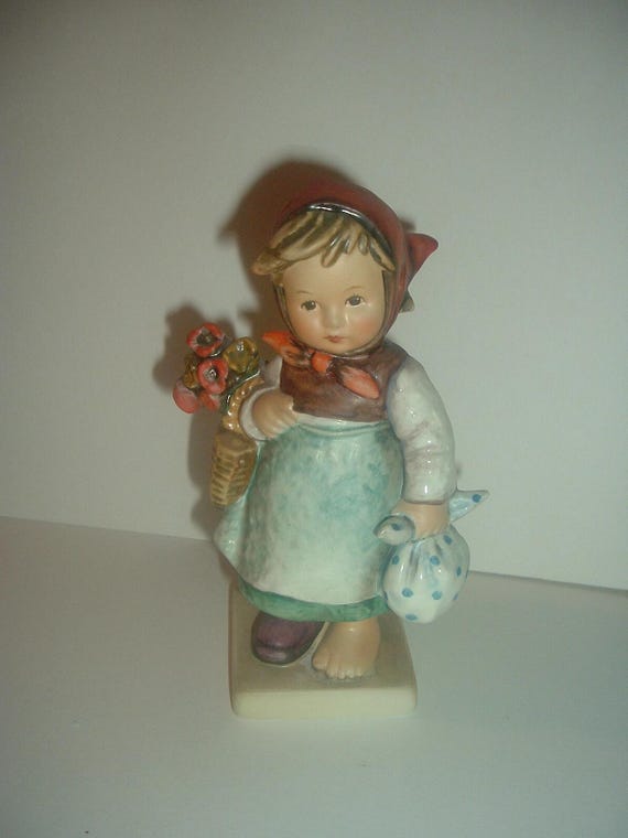Hummel HUM 204 Weary Wanderer Girl Figurine TMK5