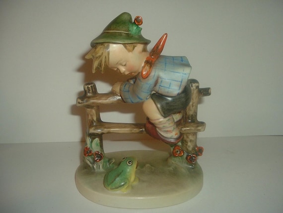 Hummel HUM 201 Retreat To Safety Boy on Fence with Frog Figurine TMK2