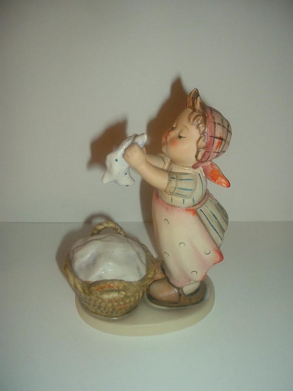 Hummel HUM 321 Wash Day Girl Figurine TMK5