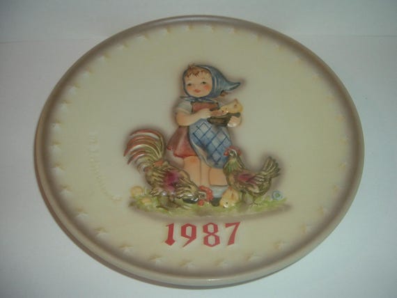 1987 Hummel Annual Plate Girl with Chickens and Chicks