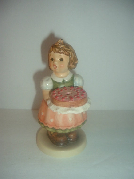 Hummel HUM 440 Birthday Candle Girl with Cake Figurine TMK6