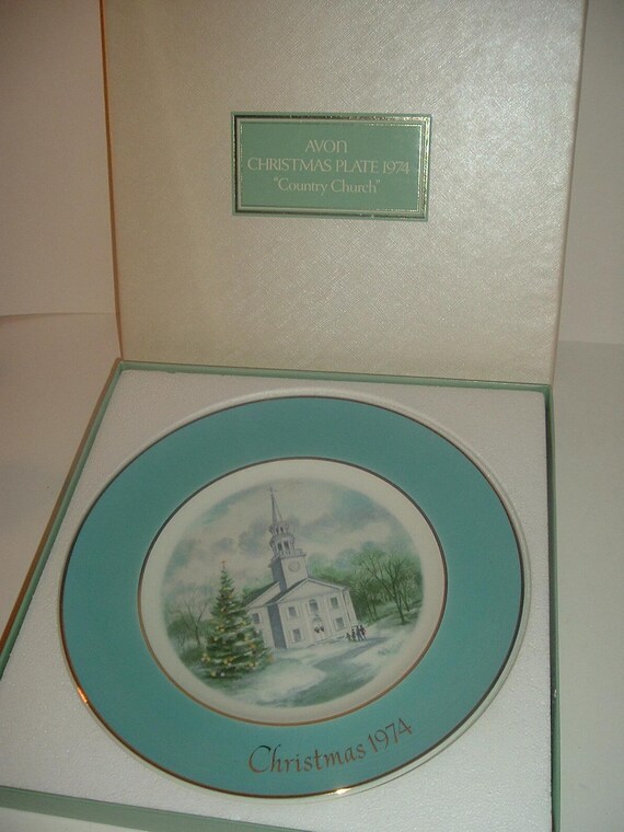 1974 Avon Collectibles Country Church Christmas Plate with box