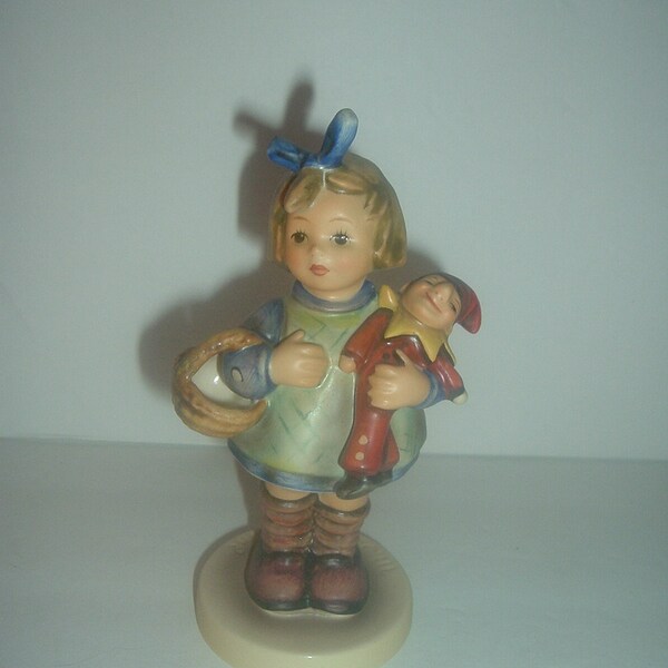 Hummel HUM 422 What Now Girl with Doll Collectors Club Figurine TMK6