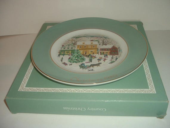 1980 Avon Collectibles Country Christmas Plate with box