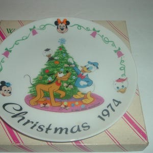 Disney Mickey Mouse Minnie Donald Christmas Plate 1974 Schmid