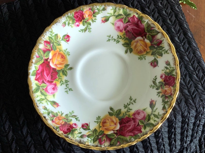 No Teacup Plate Only Made in England D Royal Albert Old Country Roses Orphan Saucer