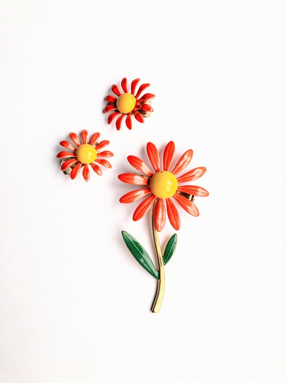 Vintage 60s Enamel Flower Set Daisy Brooch Daisy E