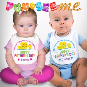 Happy Father&#39;s Day Bib - No One Loves me Like my Daddies - Girls or Boys - Personalized with Name (Gay / Lesbian / 2 Daddies)