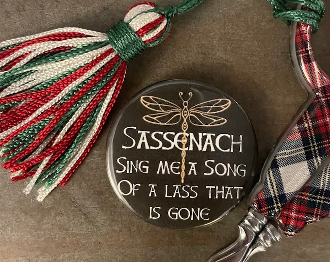 Outlander Sasssenach Sing Me a Song Needle Minder Magnet