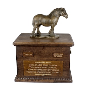 Percheron- Belgische grote urn voor paardenas, urn met naam, datums en citaat, gedenkteken met standbeeld bovenop, houten urn, aanpasbare urn voor paard