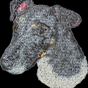 Fox terrier de pelo liso - Bordado con una imagen de un perro de raza.