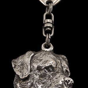 Puede incluir: Llavero de plata con la cabeza de un Rottweiler detallada.
