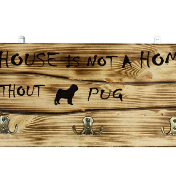 Carlin, Crochet mural en bois avec une image d'un chien et une inscription: "A house is not a home without..."