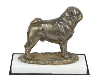 Un Gros Plan D'une Statue De Chien Sur Un Poteau En Bois Ai Génératif