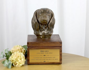 Dachshund longhaired urn for dog's ashes, Urn with engraving and sculpture of a dog, Urn with dog statue and engraving, Custom urn for a dog